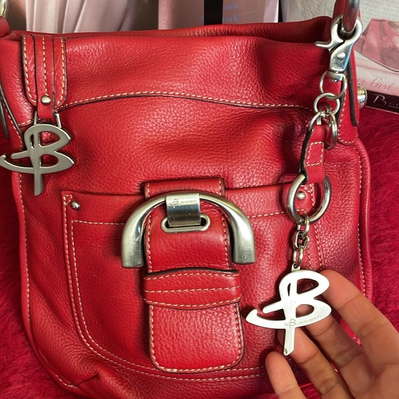 B MAKOWSKY GENUINE RED PEBBLED LEATHER CROSSBODY HANDBAG WITH LEOPARD LINING - Picture 3 of 13